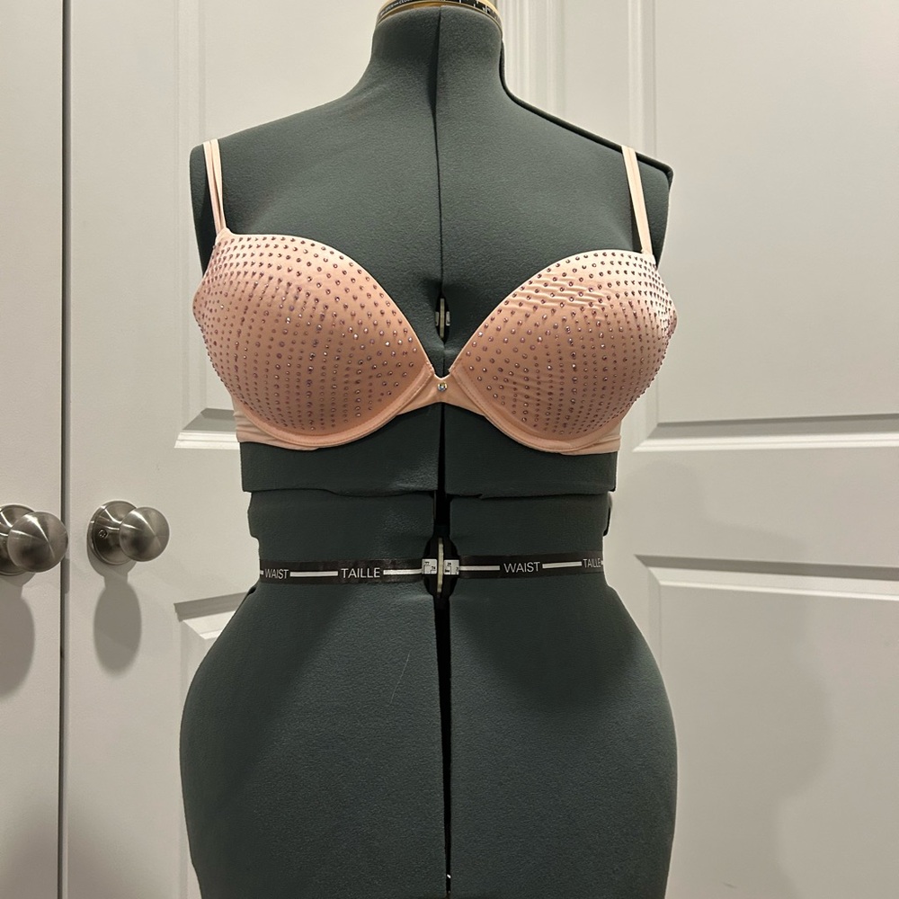 Victoria Secret Very Sexy Push-up Rinestone Studded Pink Bra
